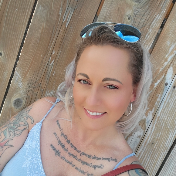 Meet your Posher, Angela - Picture 3 of 8